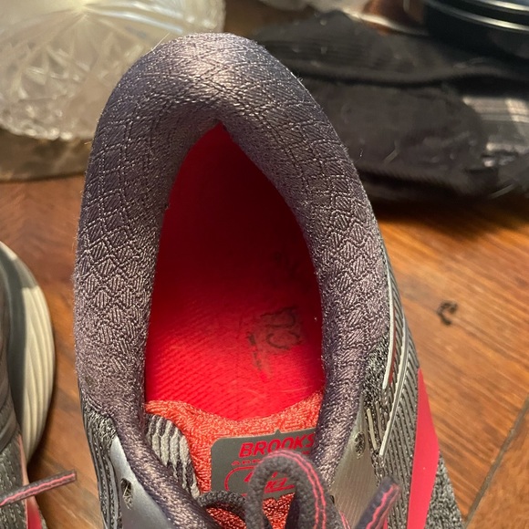 Brooks sneakers. - Picture 3 of 4
